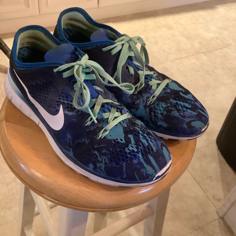 Women’s Nike sneakers